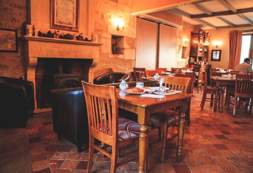فندق Logis Auberge Le Centre Poitou