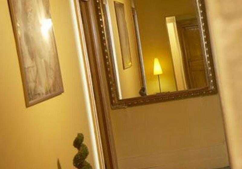 هتل Logis Hôtel Le Cheval Blanc