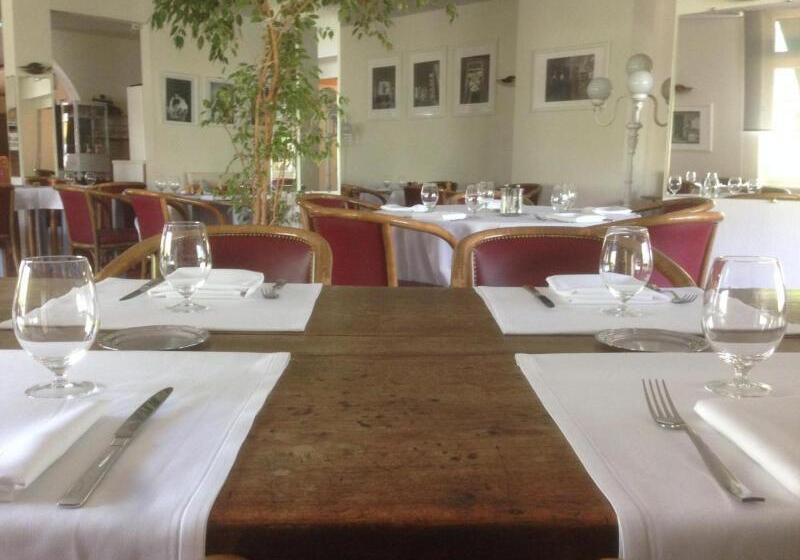 호텔 Logis Hôtel Restaurant Du Lion D Argent Et Des Tanneries