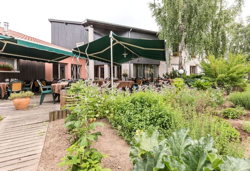 Logis Hotel Restaurant La Tour