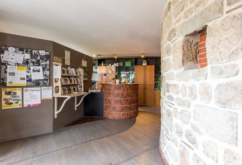 Logis Hotel Restaurant La Tour