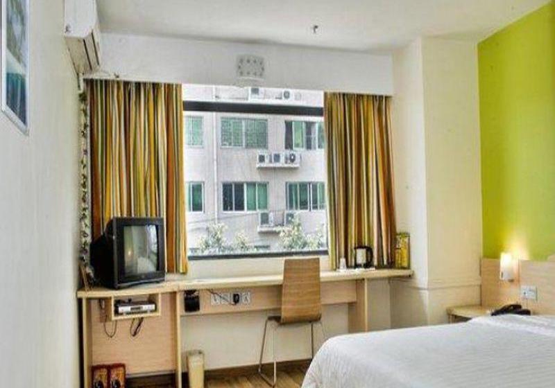 Hotelli 7 Days Inn Chifeng Passenger Terminal Branch