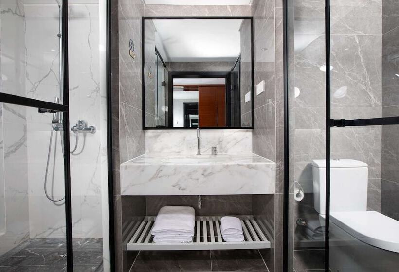 בית מלון כפרי Ramada Encore By Wyndham Qionghai Downtown