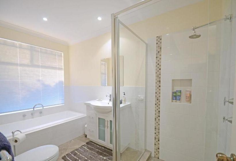 هتل Sojourn On Gale Bed & Breakfast