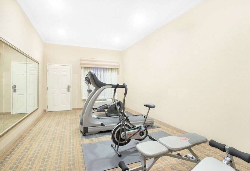 فندق Baymont By Wyndham Crestview