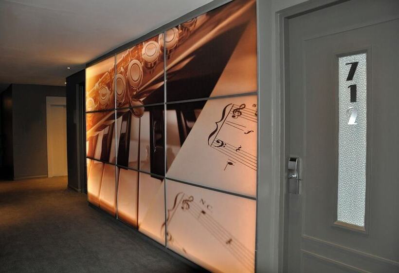 Broadway Hotel & Suites