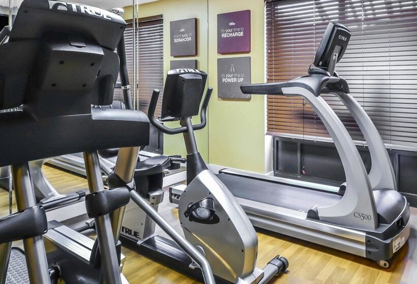 فندق Comfort Suites Tampa  Brandon