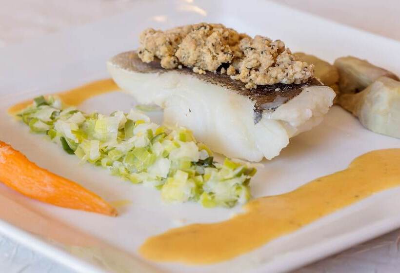 Отель L Auberge Du Port Des Roches