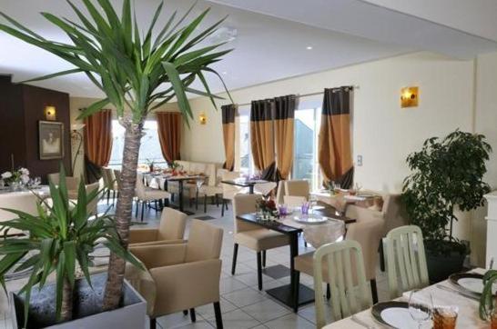 호텔 Logis Hôtel De La Tour
