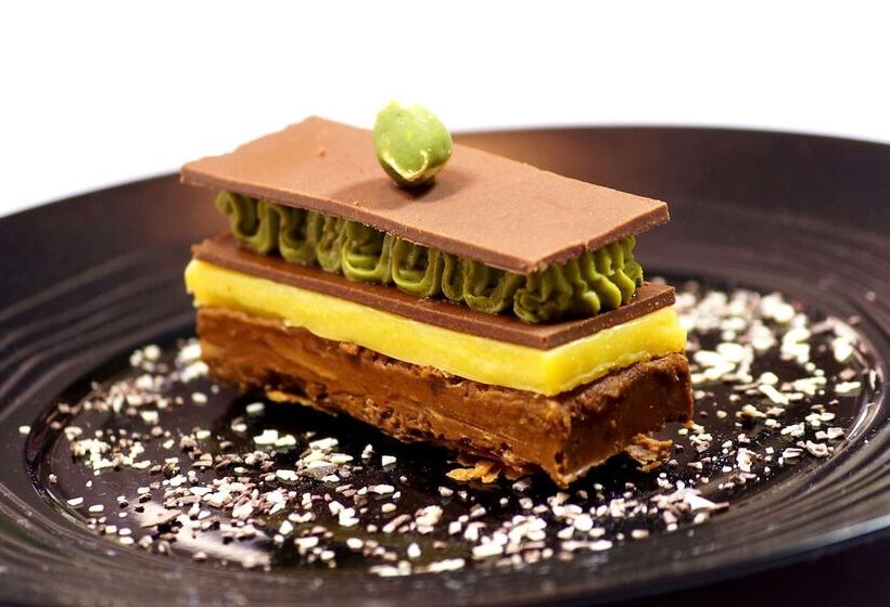 Отель Logis Hôtel & Restaurant Le Soleil D Or