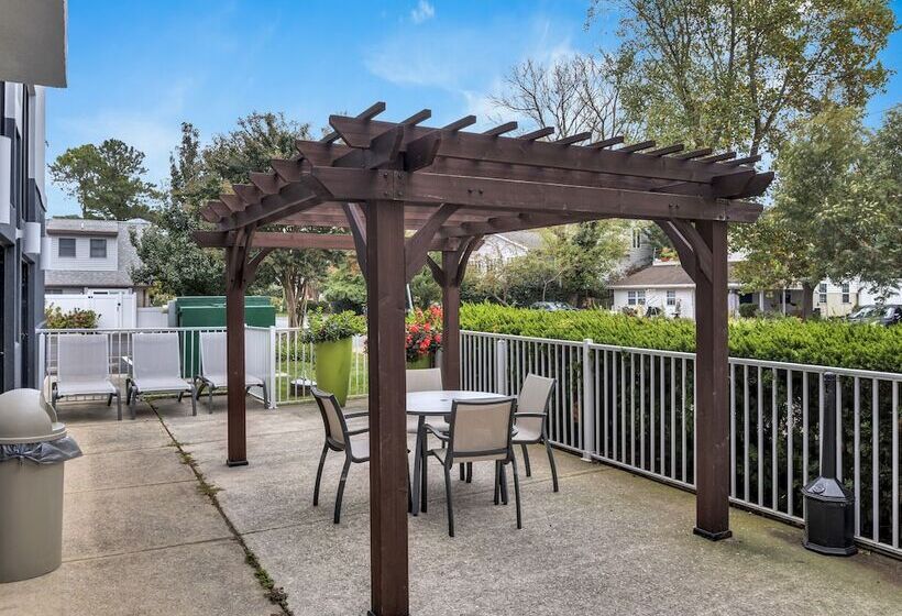 هتل Country Inn & Suites By Radisson Rehoboth Beach   Dewey