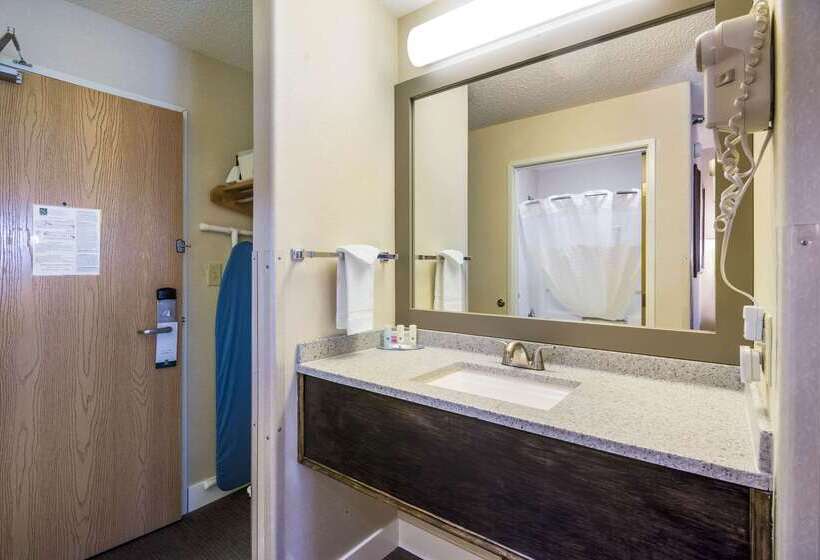 בית מלון כפרי Quality Inn & Suites West