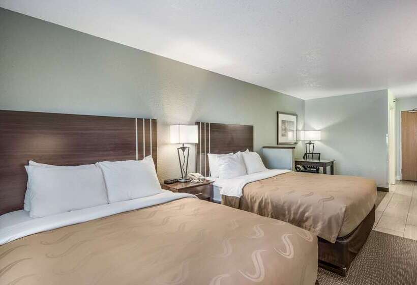 בית מלון כפרי Quality Inn & Suites West