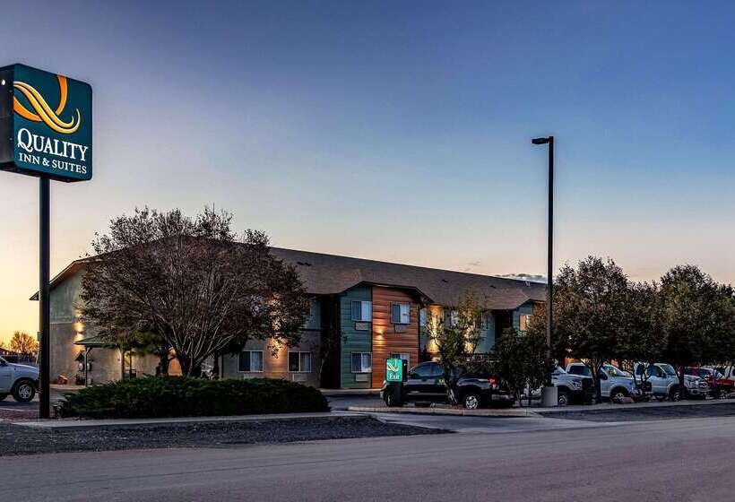 בית מלון כפרי Quality Inn & Suites West