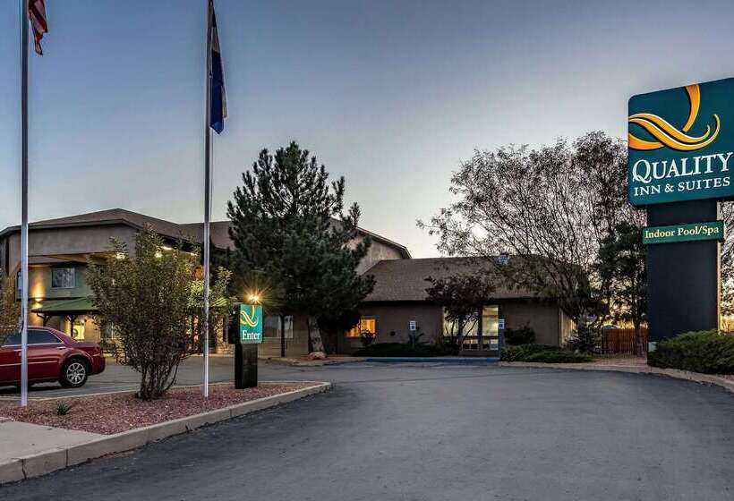 בית מלון כפרי Quality Inn & Suites West