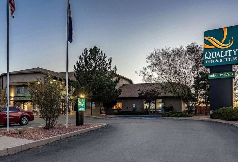 בית מלון כפרי Quality Inn & Suites West