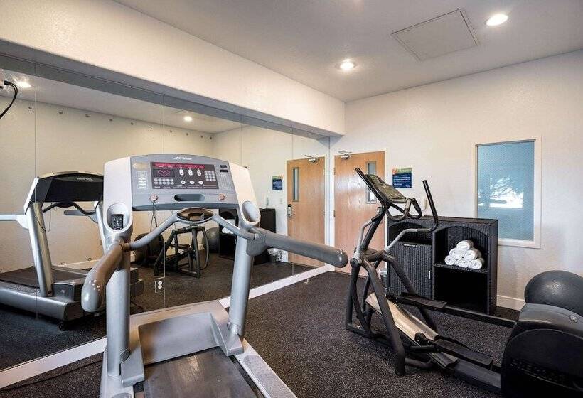 בית מלון כפרי Quality Inn & Suites West