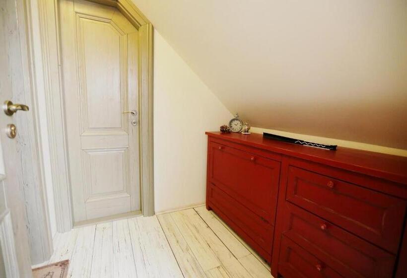 ベッドアンドブレックファースト Kalvin Restaurant & Pension