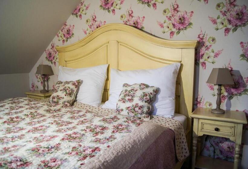 ベッドアンドブレックファースト Kalvin Restaurant & Pension