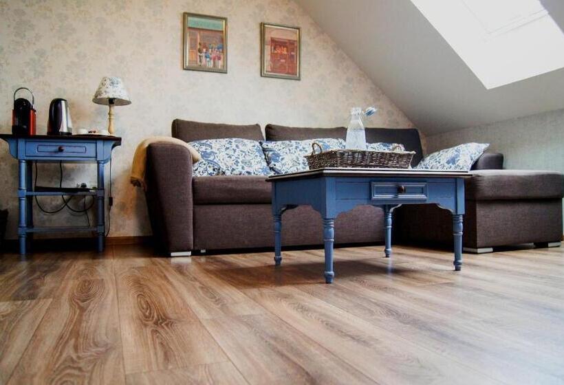 ベッドアンドブレックファースト Kalvin Restaurant & Pension