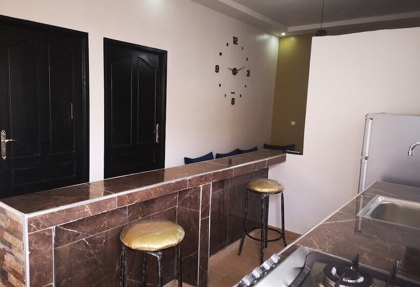 پانسیون Equinox