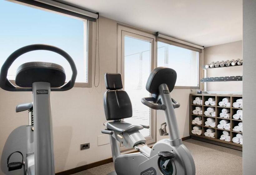 Ac Hotel Los Vascos By Marriott