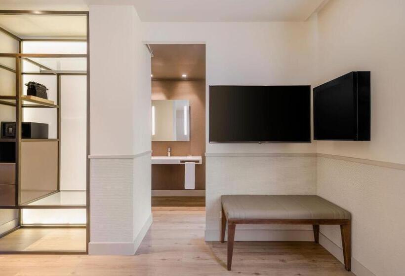 Ac Hotel Los Vascos By Marriott