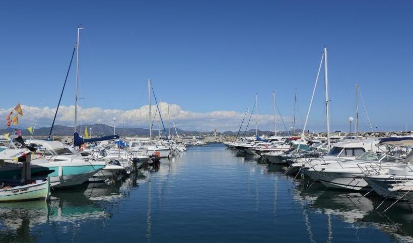 ホテル La Petite Auberge