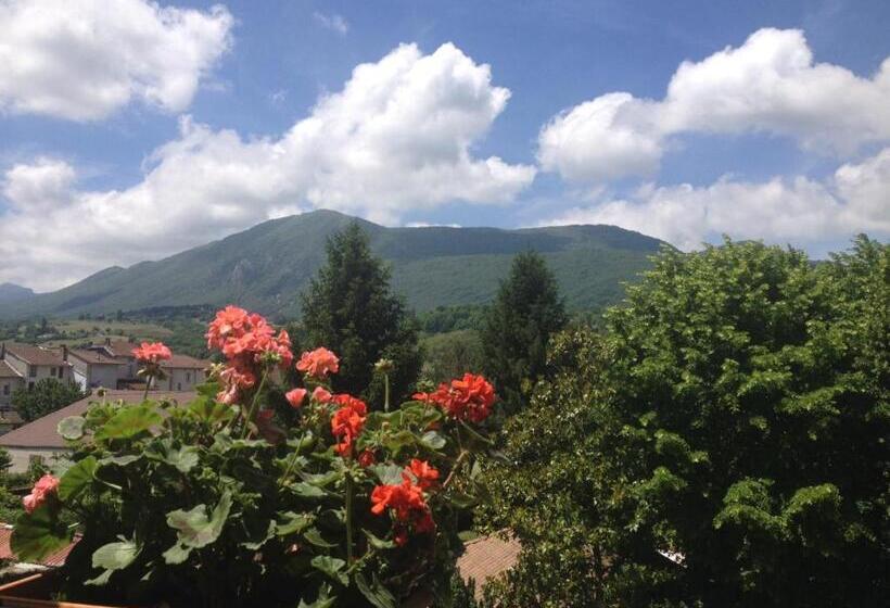 ホテル Logis Hôtel Restaurant Le Castel Fleuri