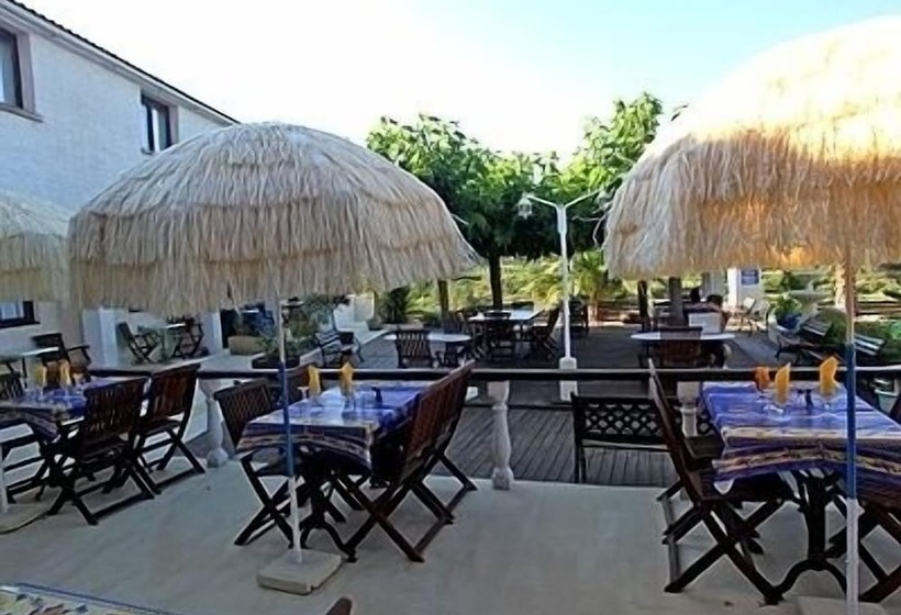 ホテル Logis Hôtel Le Pressoir