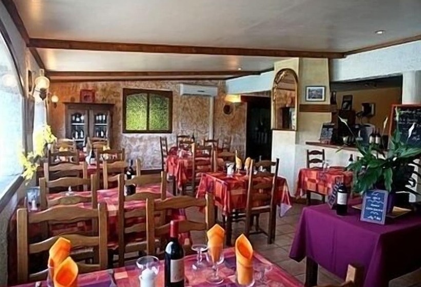 ホテル Logis Hôtel Le Pressoir