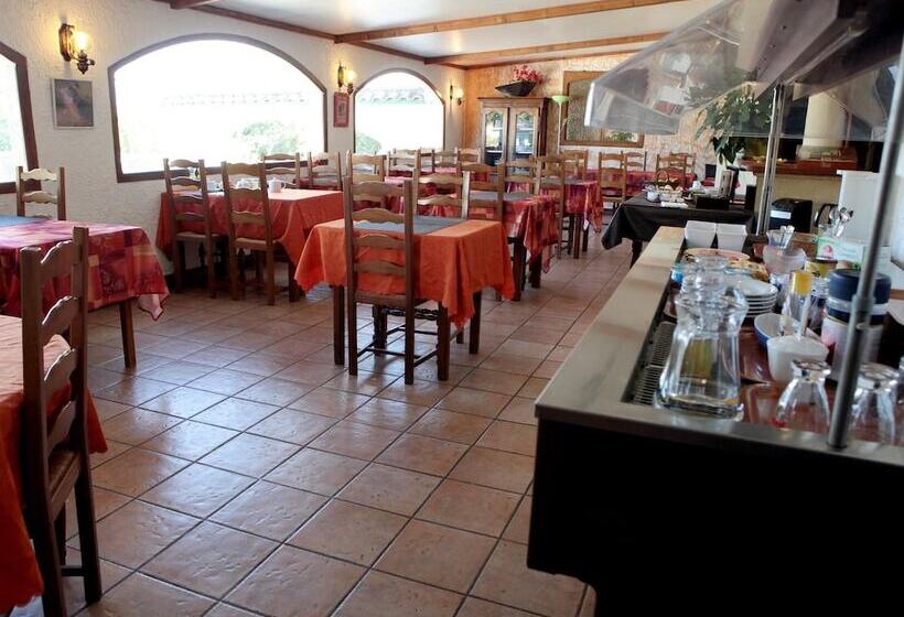 ホテル Logis Hôtel Le Pressoir
