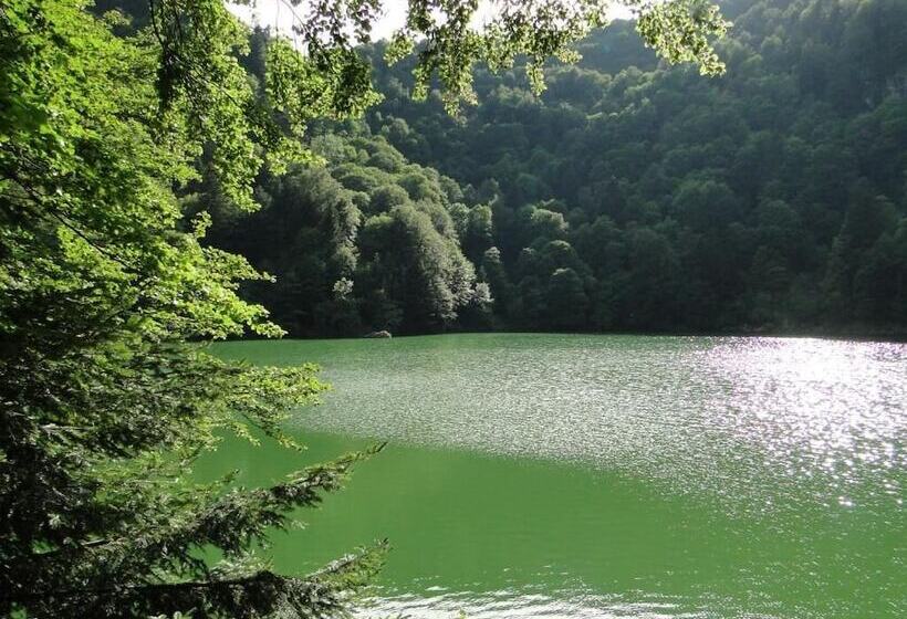 בית מלון כפרי Le Rouge Gazon