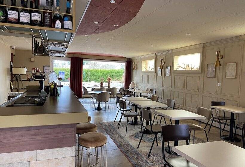 ホテル Logis Hôtel & Restaurant   Le Relais De Montigny