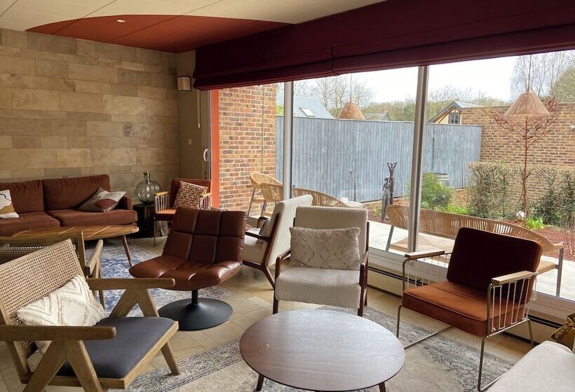 ホテル Logis Hôtel & Restaurant   Le Relais De Montigny