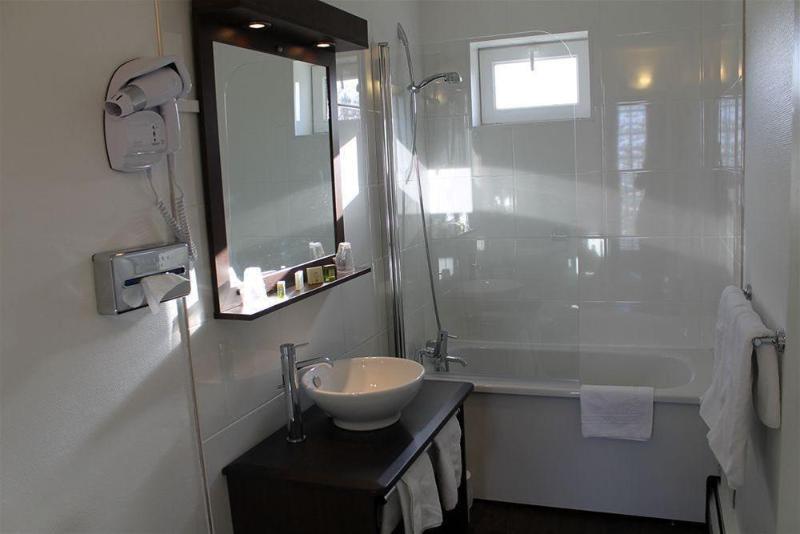 ホテル Logis Hôtel & Restaurant   Le Relais De Montigny