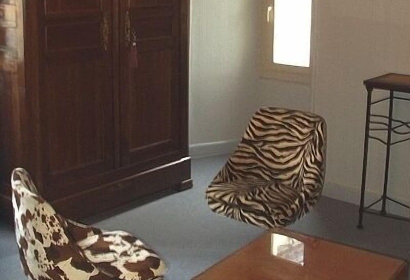 Logis Hotels  Auberge De La Tour   Hôtel Et Restaurant