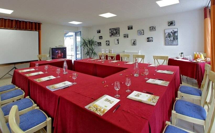 ホテル Logis Auberge De La Truffe