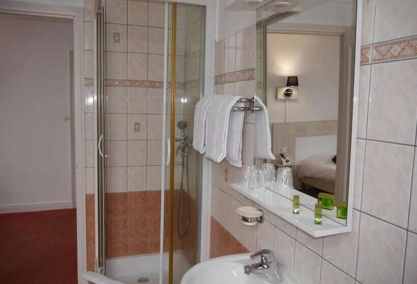 فندق Logis Hôtel Du Commerce