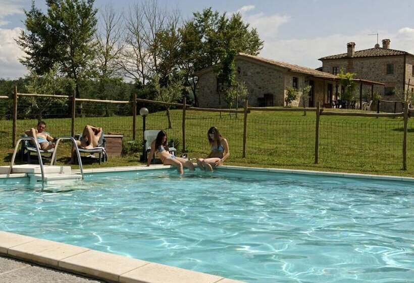 Quaint Cottage In Citta Della Pieve With Swimming Pool