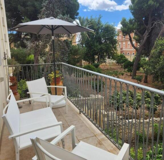 تختخواب و صبحانه Dimora Liberty