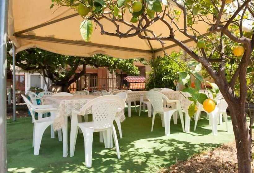 مبيت وإفطار Nel Giardino Dei Limoni