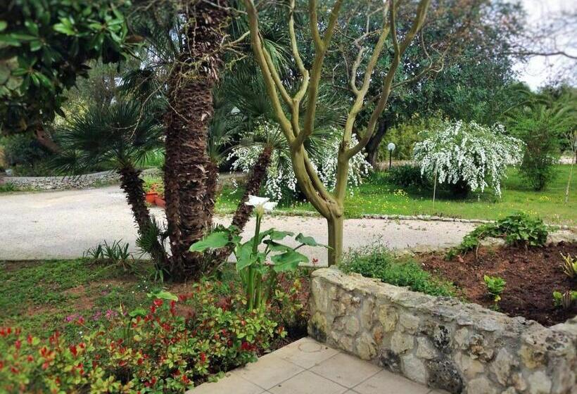 تختخواب و صبحانه La Macchia