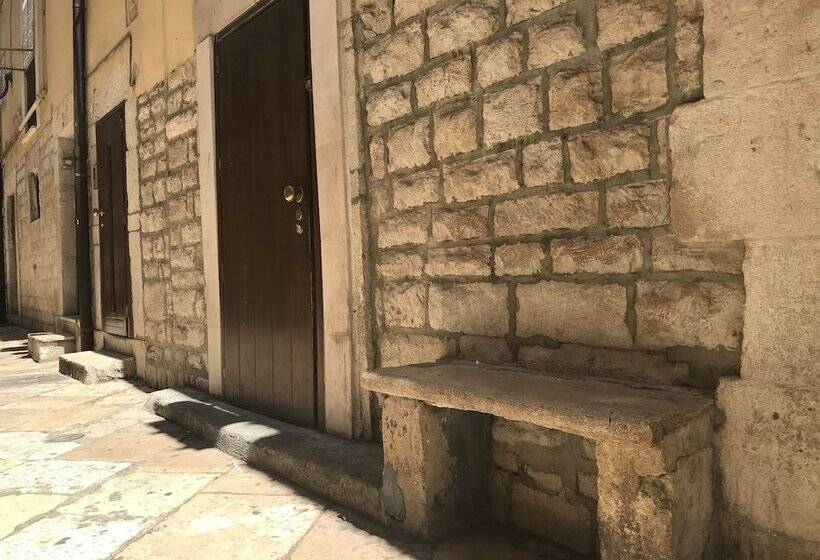 تختخواب و صبحانه Castelduomo Dimore Deluxe