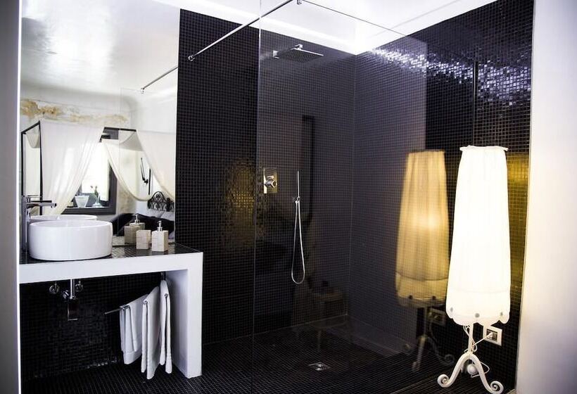 مبيت وإفطار Community Rooms & Wine