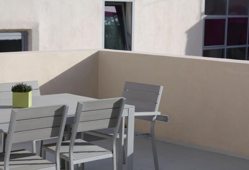 مبيت وإفطار Community Rooms & Wine