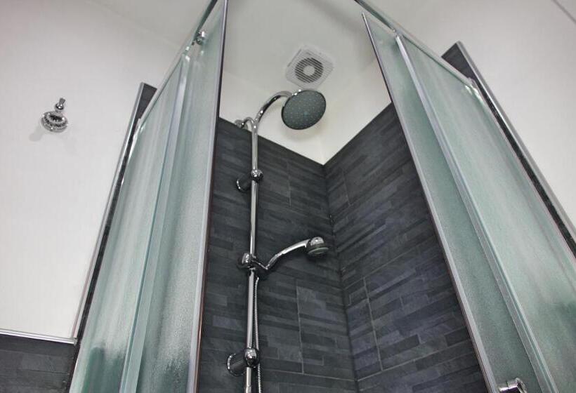 Bed and Breakfast L Antenna