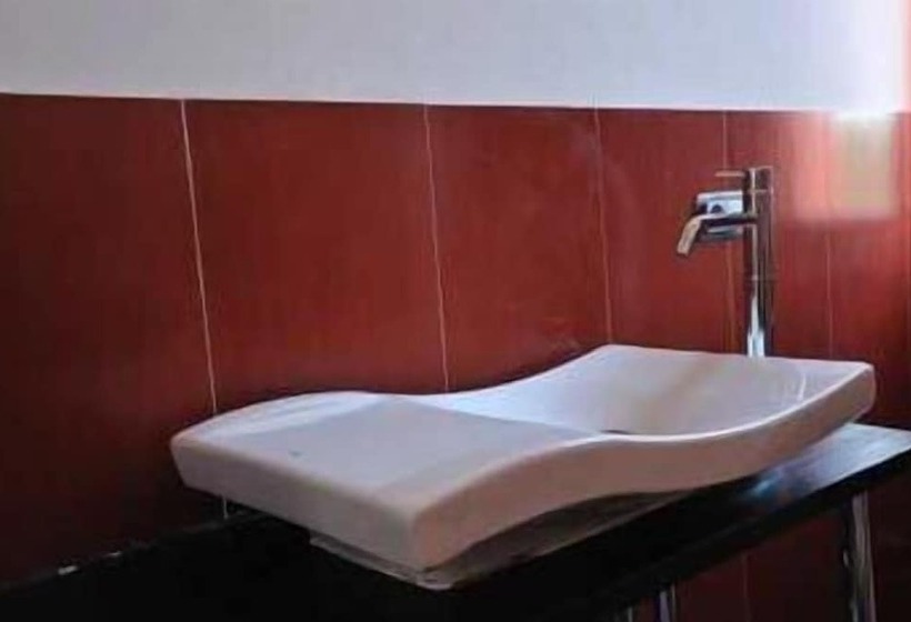 مبيت وإفطار Villa Eugenia