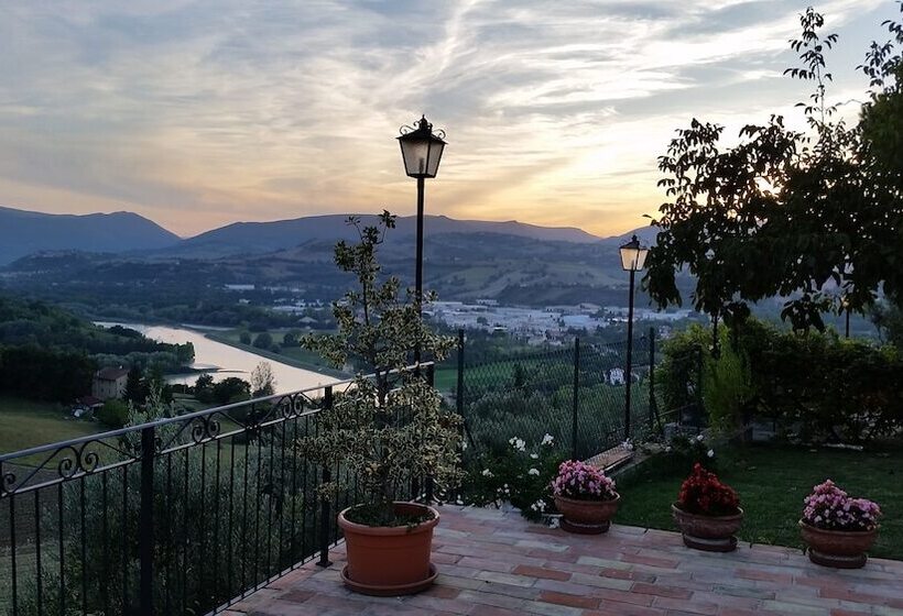فندق ريفى Agriturismo Pascucci
