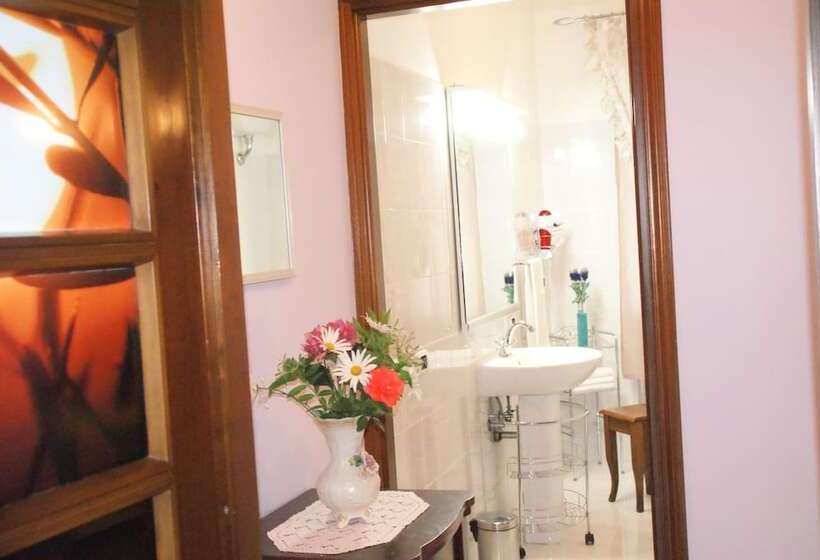 ベッドアンドブレックファースト Bed&breakfast Degli Ulivi